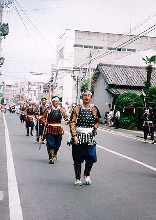 �����P�O�O���B��ꂪ�����Ă��܂��B��炶�����ɂ������ށE�E�E(�΁j