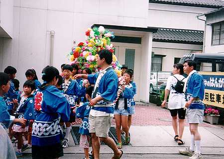 ���̂���A�h�����h��ł́A�P��̂��т�����`�ŏo�w�H