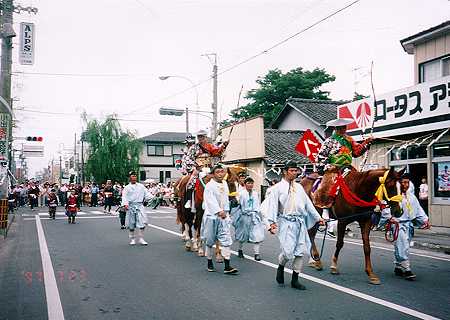 �O���Ɉ��������A�Óa���̗��L�n�̐l��������ѓ���ŎQ���B���Ƃƌ��Ƃ̒�����